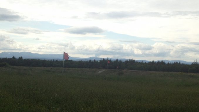 Red flags mark the Redcoat battle lines